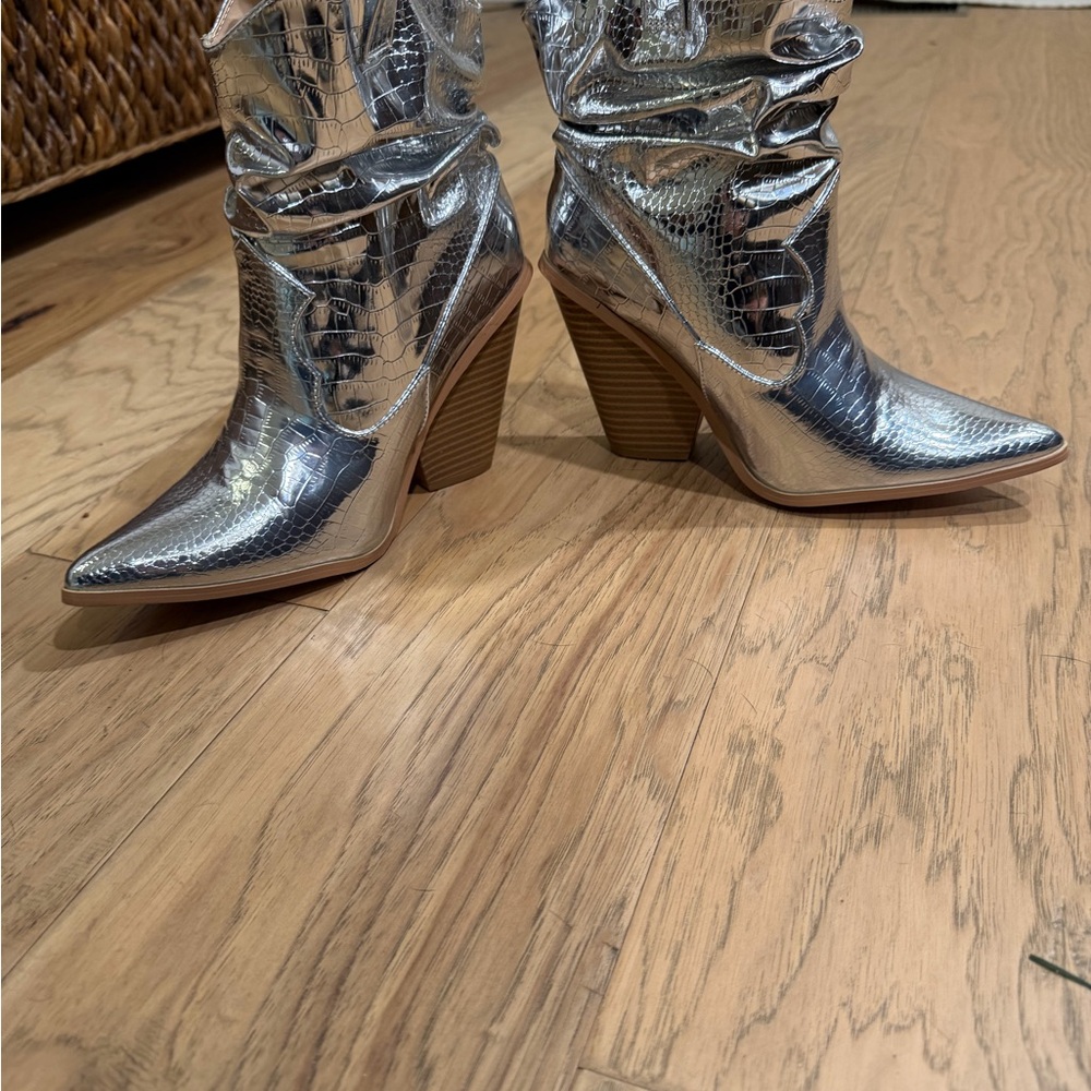 Cape Robbin Metallic Silver Western Boots - Picture 3 of 7